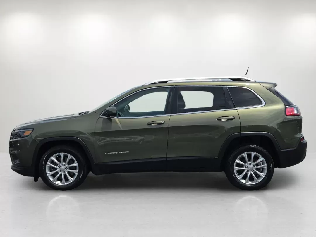 2019 /Lt Frost Beige/Black Jeep Cherokee Latitude (1C4PJLCB1KD) with an Other engine, located at 1430 Gateway Drive, Opelika, AL, 36801, (334) 239-0944, 32.637871, -85.409790 - **Discover Adventure with the 2019 Jeep Cherokee Latitude at Gils Auto!**<br /> <br /> Are you ready to elevate your driving experience? Whether you're embarking on family road trips, commuting to work, or enjoying weekend getaways, the 2019 Jeep Cherokee Latitude offers the versatility and comfort - Photo#7