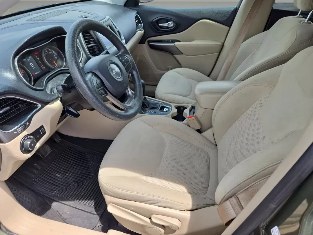 2019 /Lt Frost Beige/Black Jeep Cherokee Latitude (1C4PJLCB1KD) with an Other engine, located at 1430 Gateway Drive, Opelika, AL, 36801, (334) 239-0944, 32.637871, -85.409790 - **Discover Adventure with the 2019 Jeep Cherokee Latitude at Gils Auto!**<br /> <br /> Are you ready to elevate your driving experience? Whether you're embarking on family road trips, commuting to work, or enjoying weekend getaways, the 2019 Jeep Cherokee Latitude offers the versatility and comfort - Photo#11