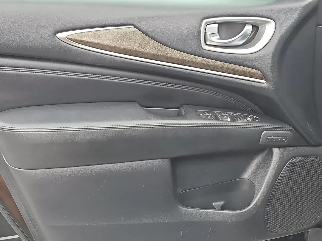 2014 /Graphite Infiniti QX60 (5N1AL0MM0EC) with an Other engine, located at 1430 Gateway Drive, Opelika, AL, 36801, (334) 239-0944, 32.637871, -85.409790 - **Explore the Open Road in Style: 2014 Infiniti QX60 at Gils Auto - Opelika**<br /> <br /> Are you ready to elevate your family adventures or transform your daily commute with a vehicle that's as versatile as your lifestyle? Look no further than this stunning 2014 Infiniti QX60, available now at Gil - Photo#9