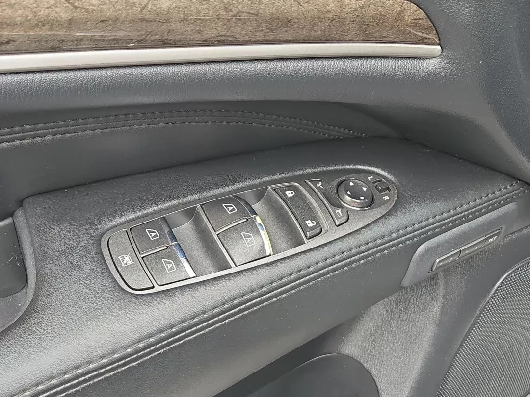 2014 /Graphite Infiniti QX60 (5N1AL0MM0EC) with an Other engine, located at 1430 Gateway Drive, Opelika, AL, 36801, (334) 239-0944, 32.637871, -85.409790 - **Explore the Open Road in Style: 2014 Infiniti QX60 at Gils Auto - Opelika**<br /> <br /> Are you ready to elevate your family adventures or transform your daily commute with a vehicle that's as versatile as your lifestyle? Look no further than this stunning 2014 Infiniti QX60, available now at Gil - Photo#10