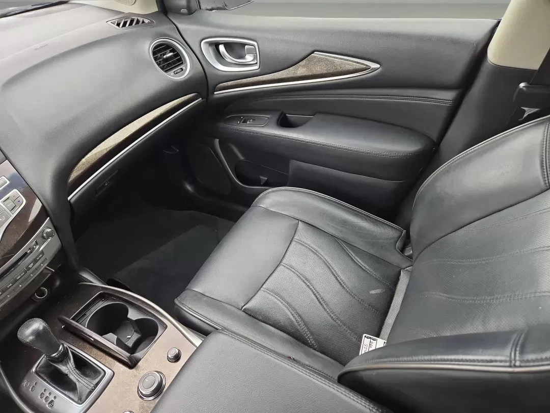 2014 /Graphite Infiniti QX60 (5N1AL0MM0EC) with an Other engine, located at 1430 Gateway Drive, Opelika, AL, 36801, (334) 239-0944, 32.637871, -85.409790 - **Explore the Open Road in Style: 2014 Infiniti QX60 at Gils Auto - Opelika**<br /> <br /> Are you ready to elevate your family adventures or transform your daily commute with a vehicle that's as versatile as your lifestyle? Look no further than this stunning 2014 Infiniti QX60, available now at Gil - Photo#15
