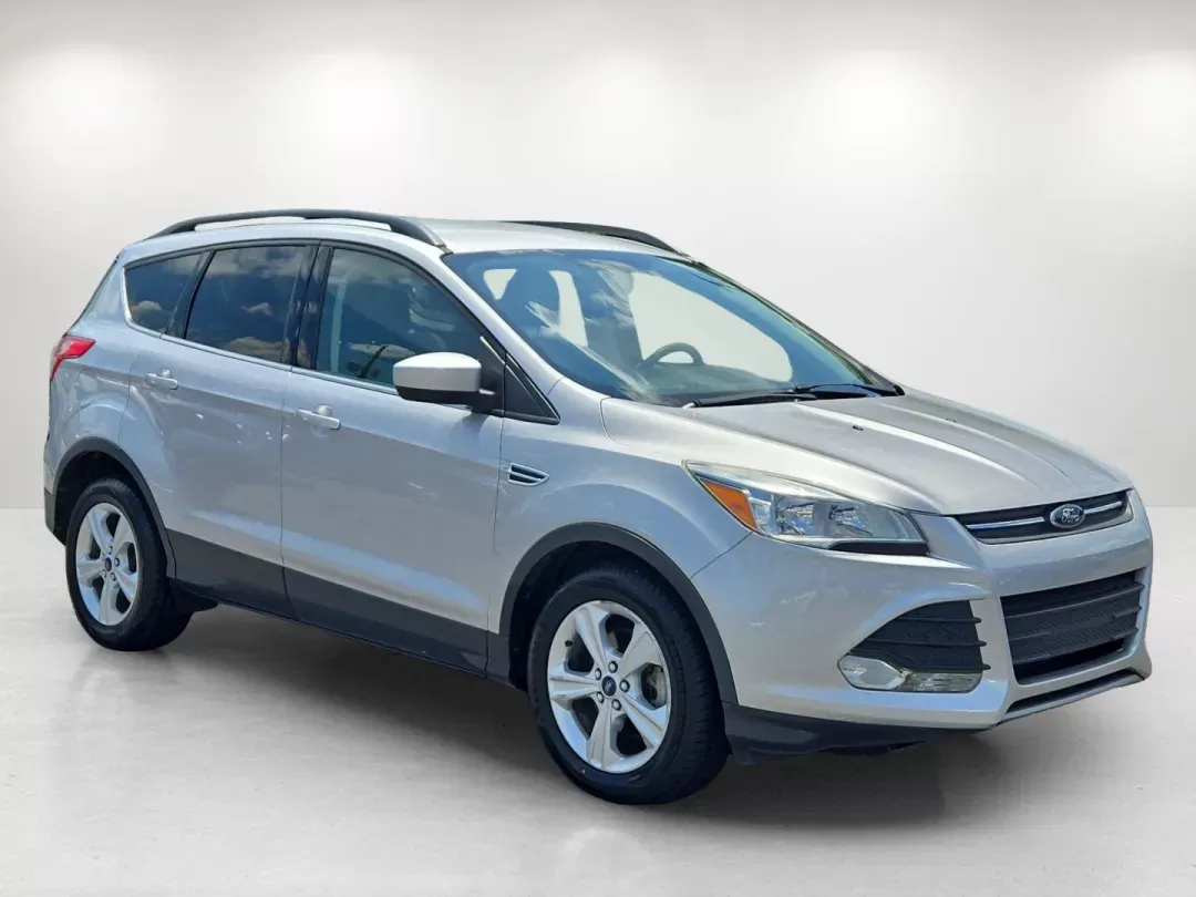 2016 Ford Escape SE (1FMCU0GX3GU) with an Other engine, located at 1430 Gateway Drive, Opelika, AL, 36801, (334) 239-0944, 32.637871, -85.409790 - **Unleash Adventure with the 2016 Ford Escape SE at Gils Auto in Opelika, AL!**<br /> <br /> Are you ready to elevate your lifestyle with a vehicle that perfectly blends comfort, performance, and versatility? Look no further than this 2016 Ford Escape SE, ideally suited for both weekend adventures a - Photo#2