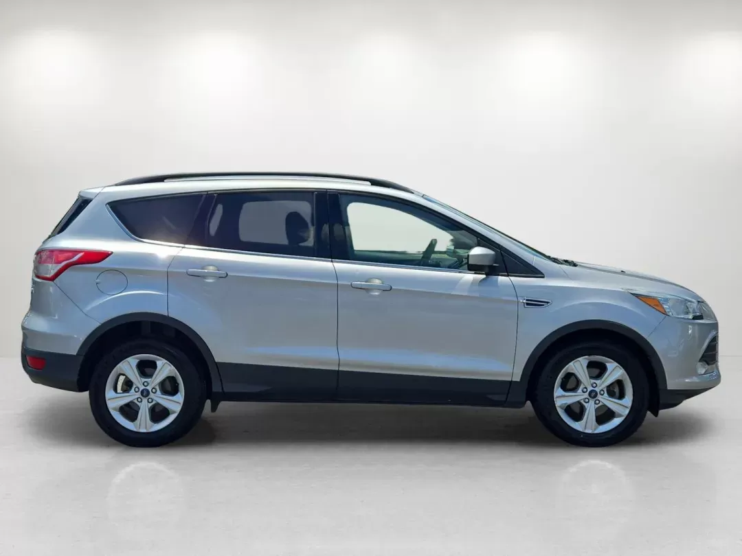 2016 Ford Escape SE (1FMCU0GX3GU) with an Other engine, located at 1430 Gateway Drive, Opelika, AL, 36801, (334) 239-0944, 32.637871, -85.409790 - **Unleash Adventure with the 2016 Ford Escape SE at Gils Auto in Opelika, AL!**<br /> <br /> Are you ready to elevate your lifestyle with a vehicle that perfectly blends comfort, performance, and versatility? Look no further than this 2016 Ford Escape SE, ideally suited for both weekend adventures a - Photo#3