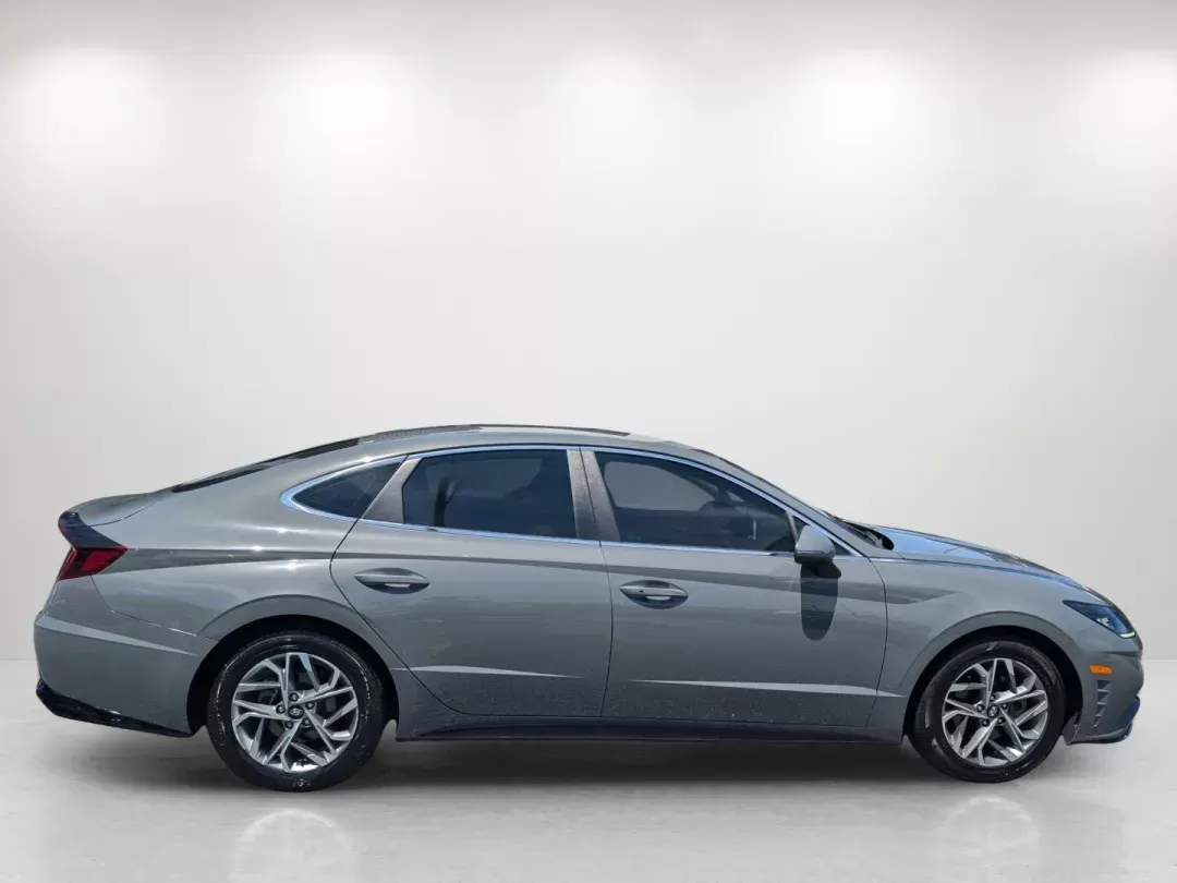 2020 /Dark Gray Hyundai Sonata SEL (5NPEL4JA3LH) with an Other engine, located at 1430 Gateway Drive, Opelika, AL, 36801, (334) 239-0944, 32.637871, -85.409790 - ### Experience Comfort and Style with the 2020 Hyundai Sonata SEL in Opelika, AL!<br /> <br /> Are you searching for the perfect sedan that balances luxury and practicality for your daily commutes? Look no further than the 2020 Hyundai Sonata SEL, available now at Gils Auto in Opelika, AL! This styl - Photo#3