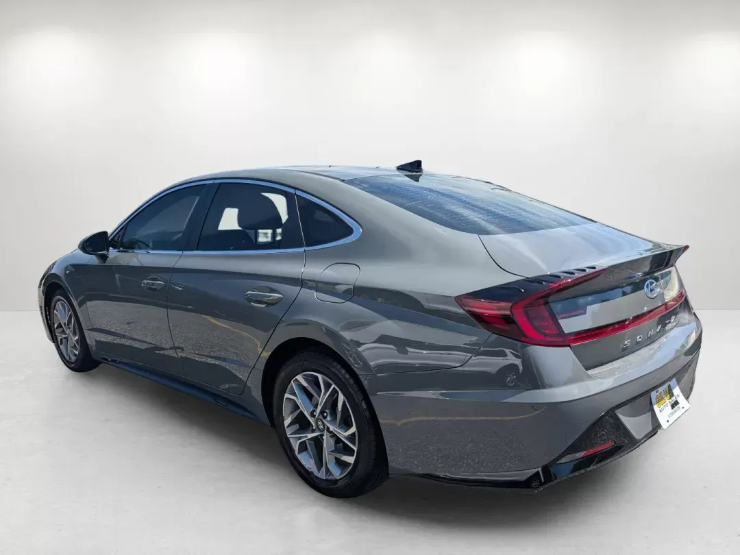 2020 /Dark Gray Hyundai Sonata SEL (5NPEL4JA3LH) with an Other engine, located at 1430 Gateway Drive, Opelika, AL, 36801, (334) 239-0944, 32.637871, -85.409790 - ### Experience Comfort and Style with the 2020 Hyundai Sonata SEL in Opelika, AL!<br /> <br /> Are you searching for the perfect sedan that balances luxury and practicality for your daily commutes? Look no further than the 2020 Hyundai Sonata SEL, available now at Gils Auto in Opelika, AL! This styl - Photo#6