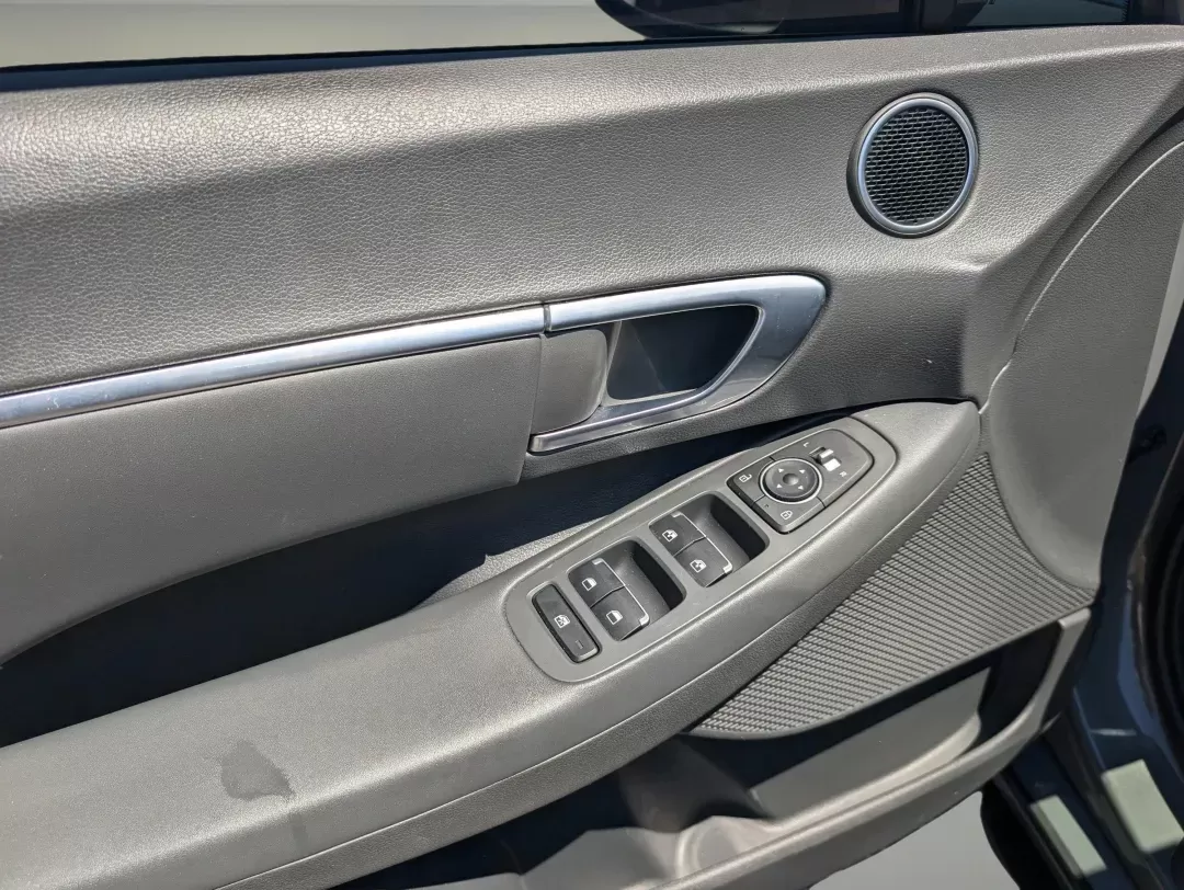 2020 /Dark Gray Hyundai Sonata SEL (5NPEL4JA3LH) with an Other engine, located at 1430 Gateway Drive, Opelika, AL, 36801, (334) 239-0944, 32.637871, -85.409790 - ### Experience Comfort and Style with the 2020 Hyundai Sonata SEL in Opelika, AL!<br /> <br /> Are you searching for the perfect sedan that balances luxury and practicality for your daily commutes? Look no further than the 2020 Hyundai Sonata SEL, available now at Gils Auto in Opelika, AL! This styl - Photo#8