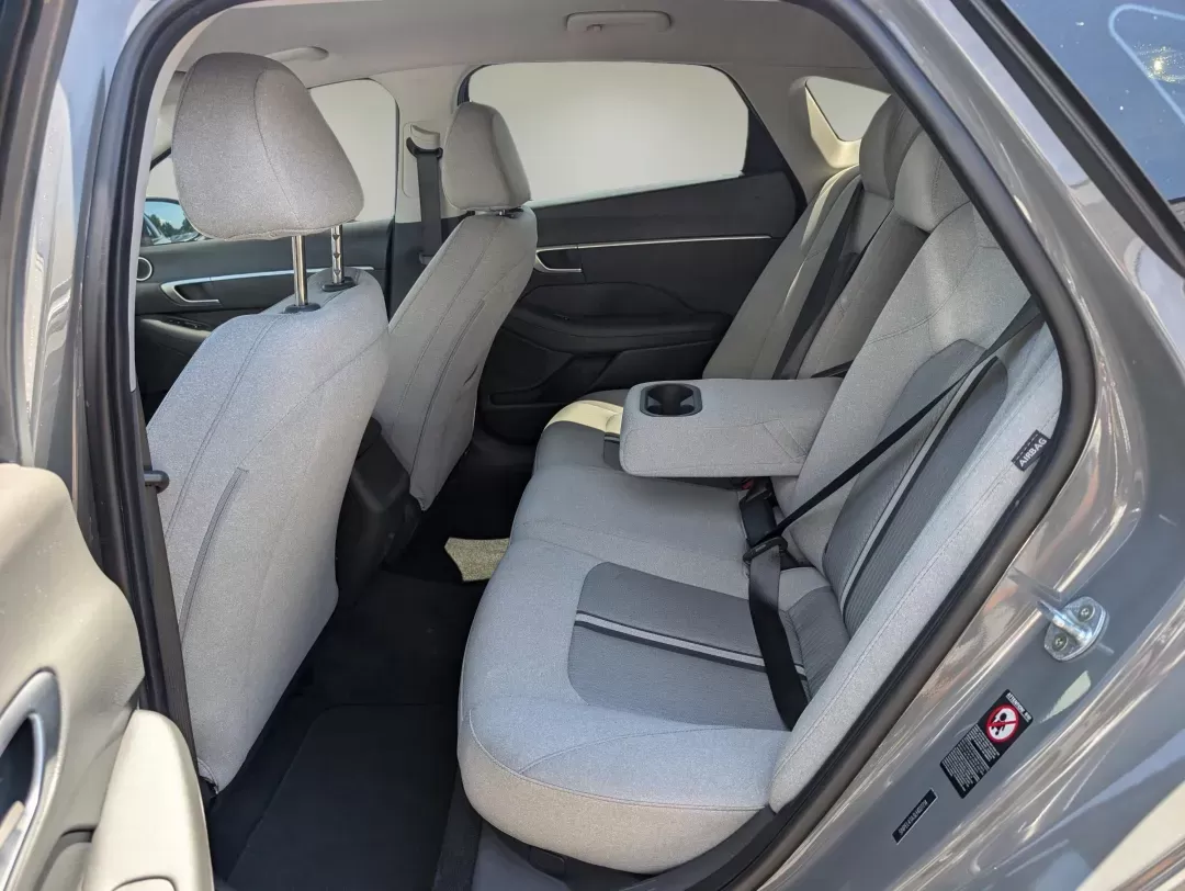 2020 /Dark Gray Hyundai Sonata SEL (5NPEL4JA3LH) with an Other engine, located at 1430 Gateway Drive, Opelika, AL, 36801, (334) 239-0944, 32.637871, -85.409790 - ### Experience Comfort and Style with the 2020 Hyundai Sonata SEL in Opelika, AL!<br /> <br /> Are you searching for the perfect sedan that balances luxury and practicality for your daily commutes? Look no further than the 2020 Hyundai Sonata SEL, available now at Gils Auto in Opelika, AL! This styl - Photo#10