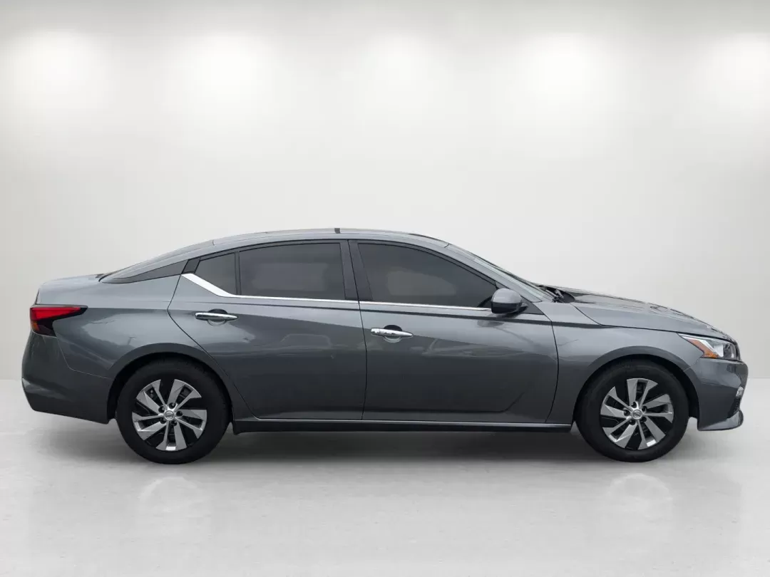 2020 /Charcoal Nissan Altima 2.5 S (1N4BL4BV3LC) with an Other engine, located at 1430 Gateway Drive, Opelika, AL, 36801, (334) 239-0944, 32.637871, -85.409790 - **Discover Freedom on the Road with the 2020 Nissan Altima at Gils Auto - Opelika!**<br /> <br /> Are you ready to elevate your daily commute or embark on unforgettable weekend adventures? The 2020 Nissan Altima, available at Gils Auto in Opelika, AL, is the perfect blend of comfort, efficiency, and - Photo#3