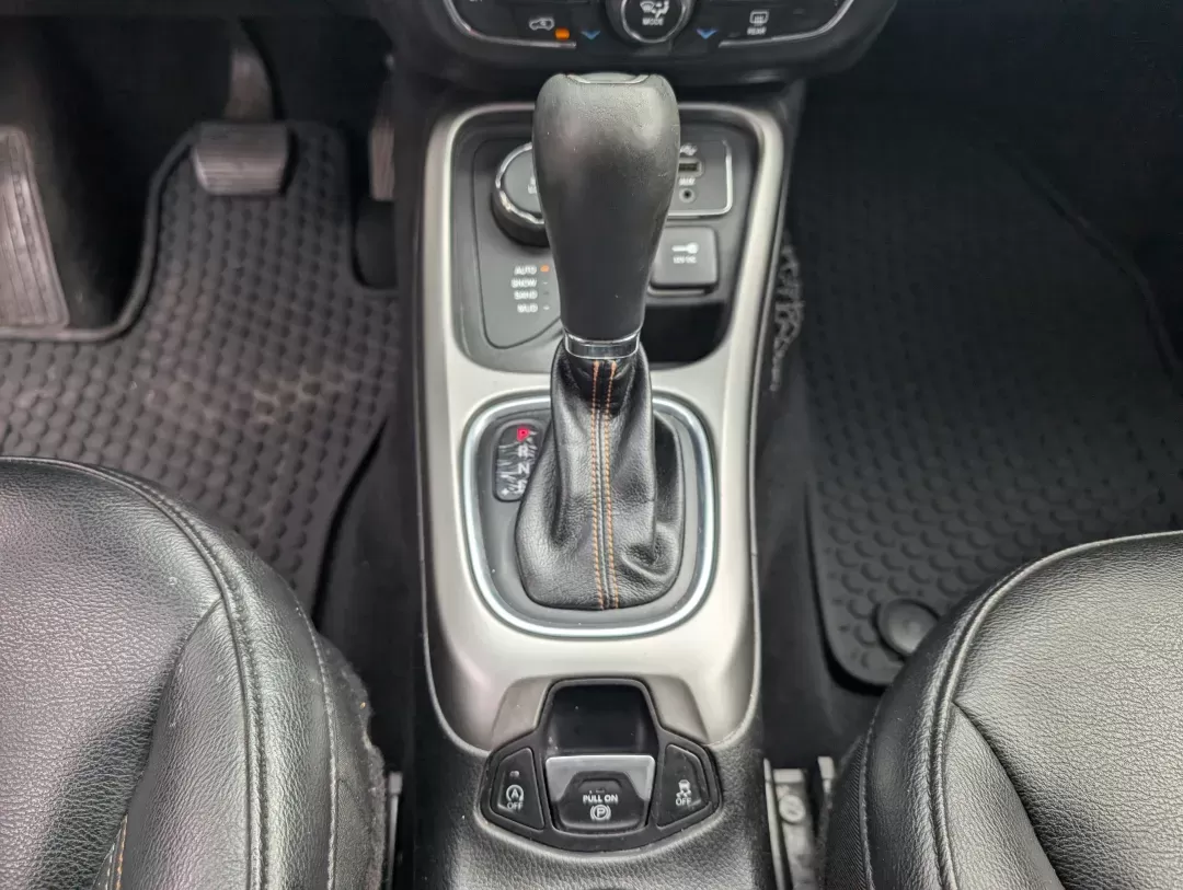 2017 /Black Jeep Compass Latitude (3C4NJDBBXHT) with an Other engine, located at 1430 Gateway Drive, Opelika, AL, 36801, (334) 239-0944, 32.637871, -85.409790 - **Adventure Awaits with This 2017 Jeep Compass Latitude at Gils Auto Opelika, AL!**<br /> <br /> Are you ready to embark on your next adventure? Whether you're a daily commuter navigating the hustle and bustle of Opelika or a weekend warrior seeking thrills on untamed trails, this 2017 Jeep Compass - Photo#13