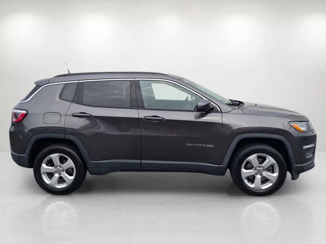 2017 /Black Jeep Compass Latitude (3C4NJDBBXHT) with an Other engine, located at 1430 Gateway Drive, Opelika, AL, 36801, (334) 239-0944, 32.637871, -85.409790 - Discover the perfect blend of style, versatility, and capability with this stunning 2017 Jeep Compass Latitude, available now at Gils Auto in Opelika, AL. This SUV is not just a vehicle; it's a lifestyle choice that's ideal for weekend adventures, family outings, or daily commutes. Whether you're na - Photo#4