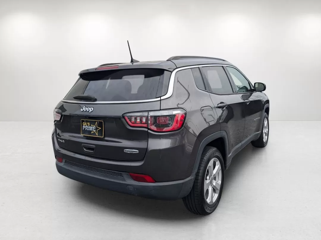 2017 /Black Jeep Compass Latitude (3C4NJDBBXHT) with an Other engine, located at 1430 Gateway Drive, Opelika, AL, 36801, (334) 239-0944, 32.637871, -85.409790 - Discover the perfect blend of style, versatility, and capability with this stunning 2017 Jeep Compass Latitude, available now at Gils Auto in Opelika, AL. This SUV is not just a vehicle; it's a lifestyle choice that's ideal for weekend adventures, family outings, or daily commutes. Whether you're na - Photo#5
