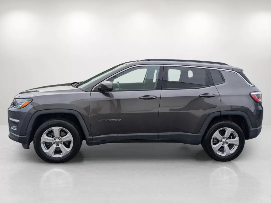 2017 /Black Jeep Compass Latitude (3C4NJDBBXHT) with an Other engine, located at 1430 Gateway Drive, Opelika, AL, 36801, (334) 239-0944, 32.637871, -85.409790 - Discover the perfect blend of style, versatility, and capability with this stunning 2017 Jeep Compass Latitude, available now at Gils Auto in Opelika, AL. This SUV is not just a vehicle; it's a lifestyle choice that's ideal for weekend adventures, family outings, or daily commutes. Whether you're na - Photo#8