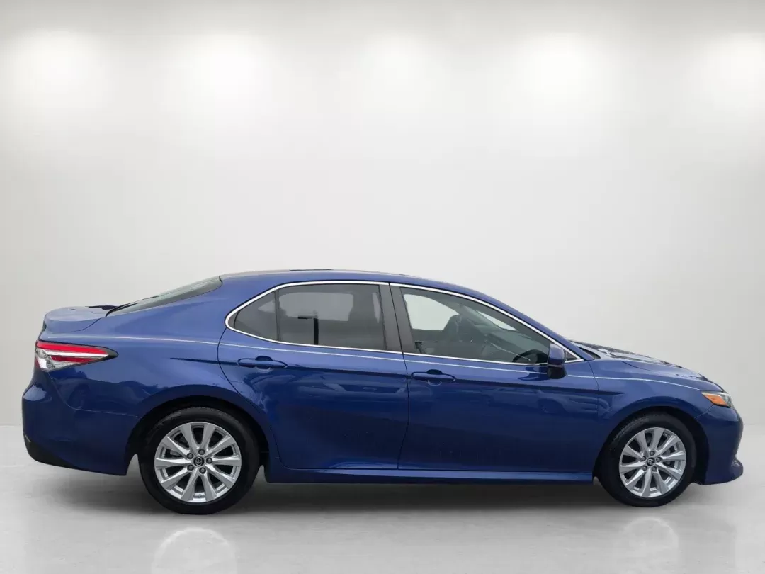 2018 Toyota Camry LE (4T1B11HK8JU) with an Other engine, located at 1430 Gateway Drive, Opelika, AL, 36801, (334) 239-0944, 32.637871, -85.409790 - **Drive into Your Next Adventure with the 2018 Toyota Camry LE at Gils Auto!**<br /> <br /> Are you ready to embrace a new chapter of road trips, family outings, or daily commutes? The 2018 Toyota Camry LE, available now at Gils Auto in Opelika, AL, is the perfect companion for any lifestyle. This s - Photo#3