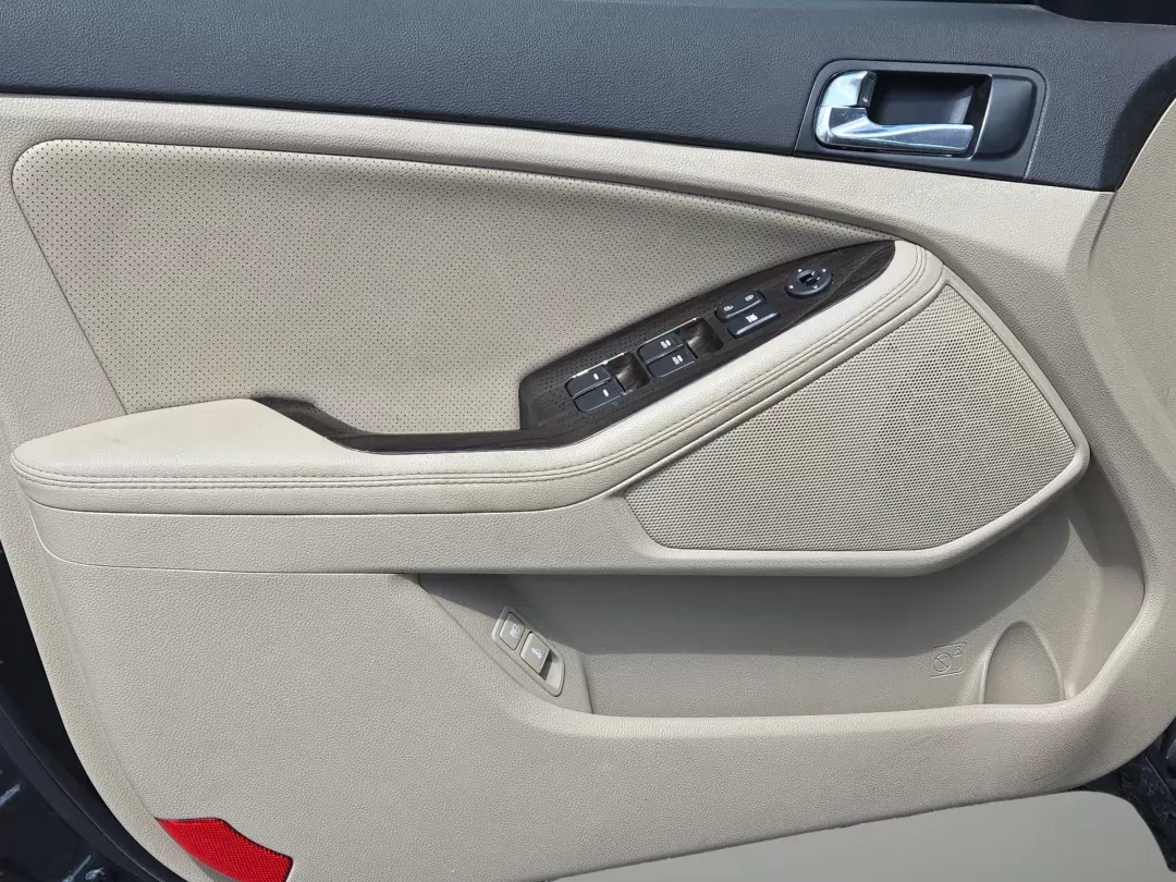 2015 /Beige Kia Optima EX (5XXGN4A74FG) with an Other engine, located at 521 Old Farm Lane Rd, Prattville, AL, 36066, (334) 325-1505, 32.482460, -86.416367 - **Discover Your Next Adventure in the 2015 Kia Optima EX at Gils Auto - Prattville!**<br /> <br /> Are you searching for a reliable and stylish vehicle that perfectly suits your lifestyle? Whether you're commuting to work, running errands around Prattville, or planning a weekend getaway, the 2015 Ki - Photo#9