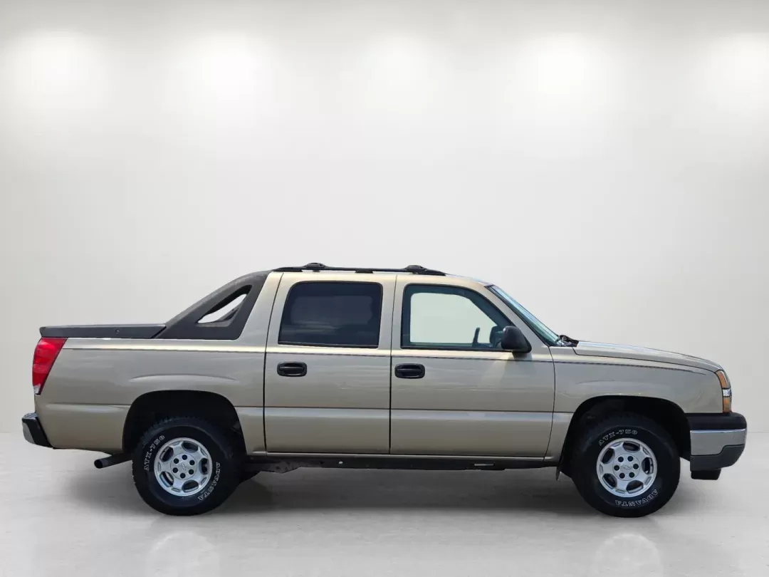 2005 /Tan/Neutral Chevrolet Avalanche LS (3GNEC12Z95G) with an Other engine, located at 521 Old Farm Lane Rd, Prattville, AL, 36066, (334) 325-1505, 32.482460, -86.416367 - **Unleash Your Adventurous Spirit with the 2005 Chevrolet Avalanche LS Perfect for Family Road Trips and Weekend Getaways!**<br /> <br /> Are you ready to elevate your family adventures or weekend getaways? The 2005 Chevrolet Avalanche LS is your ticket to freedom, providing the perfect blend of ut - Photo#3