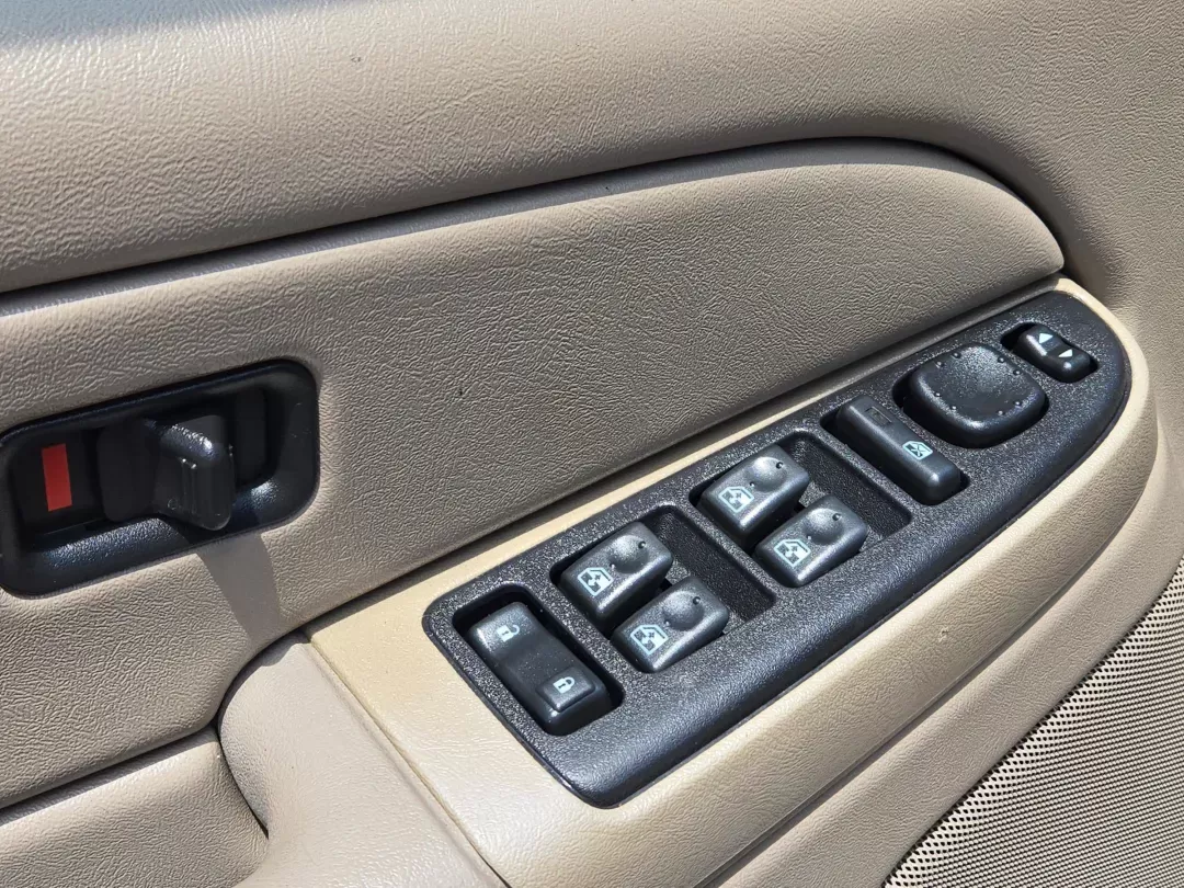 2005 /Tan/Neutral Chevrolet Avalanche LS (3GNEC12Z95G) with an Other engine, located at 521 Old Farm Lane Rd, Prattville, AL, 36066, (334) 325-1505, 32.482460, -86.416367 - **Unleash Your Adventurous Spirit with the 2005 Chevrolet Avalanche LS Perfect for Family Road Trips and Weekend Getaways!**<br /> <br /> Are you ready to elevate your family adventures or weekend getaways? The 2005 Chevrolet Avalanche LS is your ticket to freedom, providing the perfect blend of ut - Photo#10