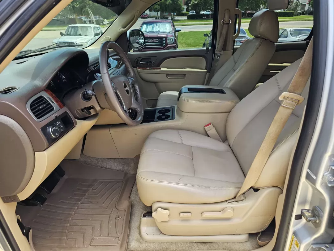 2014 /Light Tan GMC Yukon XL SLT (1GKS1KE00ER) with an Other engine, located at 521 Old Farm Lane Rd, Prattville, AL, 36066, (334) 325-1505, 32.482460, -86.416367 - **Adventure Awaits: Drive Your Family in Comfort with this 2014 GMC Yukon XL SLT!**<br /> <br /> If you're looking for an SUV that combines spaciousness with luxury and rugged capability, look no further than this stunning 2014 GMC Yukon XL SLT. Perfect for growing families, weekend adventures, or t - Photo#8