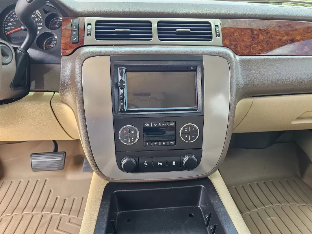 2014 /Light Tan GMC Yukon XL SLT (1GKS1KE00ER) with an Other engine, located at 521 Old Farm Lane Rd, Prattville, AL, 36066, (334) 325-1505, 32.482460, -86.416367 - **Adventure Awaits: Drive Your Family in Comfort with this 2014 GMC Yukon XL SLT!**<br /> <br /> If you're looking for an SUV that combines spaciousness with luxury and rugged capability, look no further than this stunning 2014 GMC Yukon XL SLT. Perfect for growing families, weekend adventures, or t - Photo#10