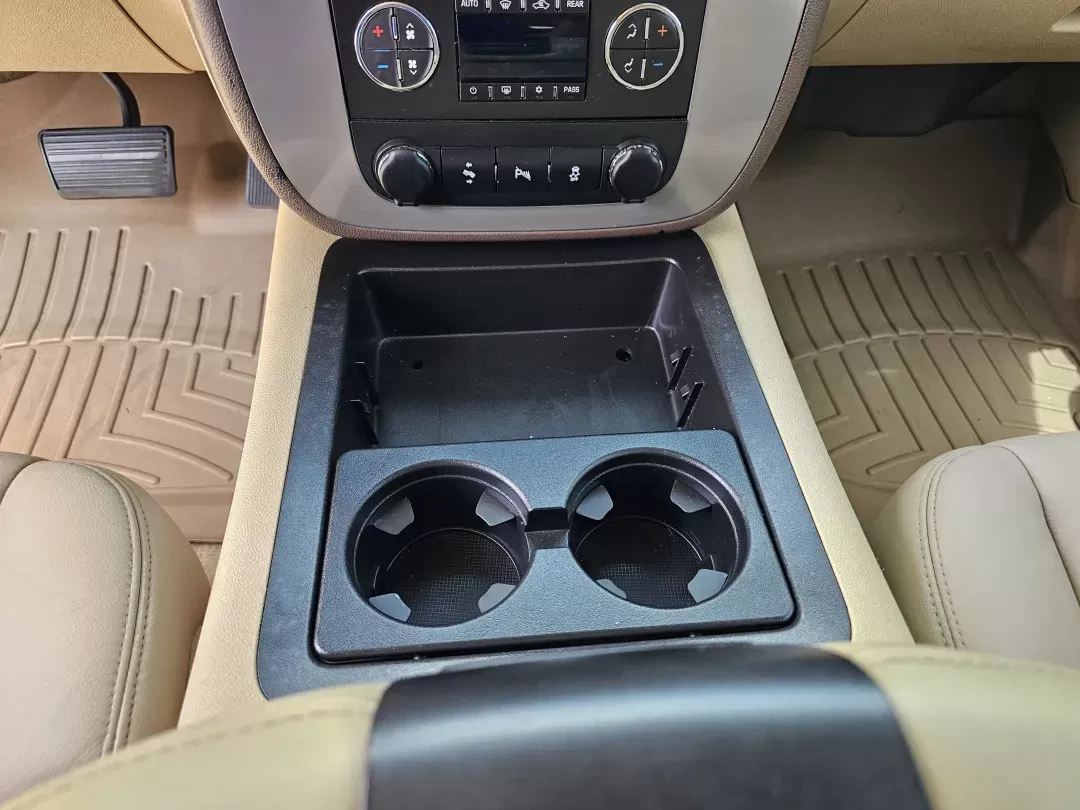 2014 /Light Tan GMC Yukon XL SLT (1GKS1KE00ER) with an Other engine, located at 521 Old Farm Lane Rd, Prattville, AL, 36066, (334) 325-1505, 32.482460, -86.416367 - **Adventure Awaits: Drive Your Family in Comfort with this 2014 GMC Yukon XL SLT!**<br /> <br /> If you're looking for an SUV that combines spaciousness with luxury and rugged capability, look no further than this stunning 2014 GMC Yukon XL SLT. Perfect for growing families, weekend adventures, or t - Photo#11