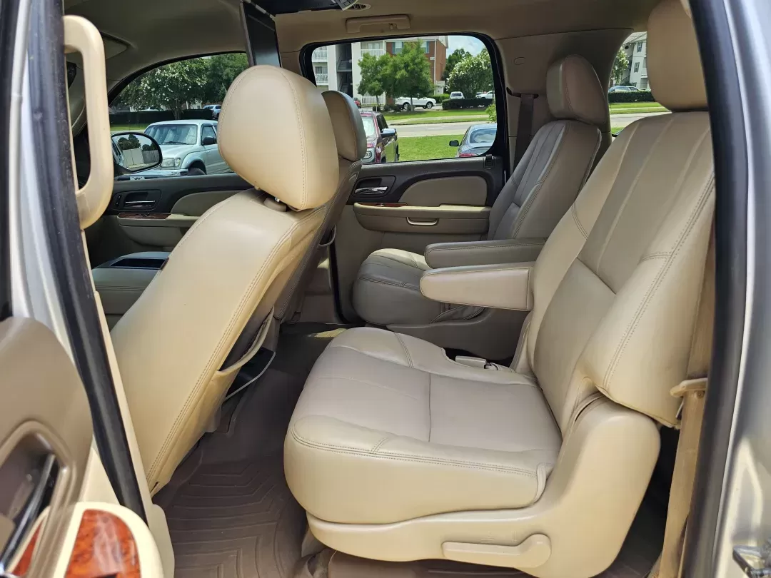 2014 /Light Tan GMC Yukon XL SLT (1GKS1KE00ER) with an Other engine, located at 521 Old Farm Lane Rd, Prattville, AL, 36066, (334) 325-1505, 32.482460, -86.416367 - **Adventure Awaits: Drive Your Family in Comfort with this 2014 GMC Yukon XL SLT!**<br /> <br /> If you're looking for an SUV that combines spaciousness with luxury and rugged capability, look no further than this stunning 2014 GMC Yukon XL SLT. Perfect for growing families, weekend adventures, or t - Photo#12