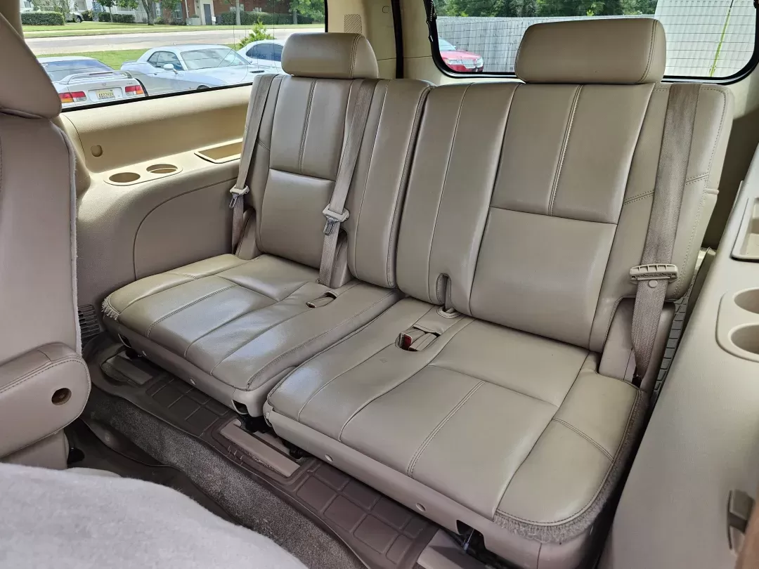 2014 /Light Tan GMC Yukon XL SLT (1GKS1KE00ER) with an Other engine, located at 521 Old Farm Lane Rd, Prattville, AL, 36066, (334) 325-1505, 32.482460, -86.416367 - **Adventure Awaits: Drive Your Family in Comfort with this 2014 GMC Yukon XL SLT!**<br /> <br /> If you're looking for an SUV that combines spaciousness with luxury and rugged capability, look no further than this stunning 2014 GMC Yukon XL SLT. Perfect for growing families, weekend adventures, or t - Photo#13