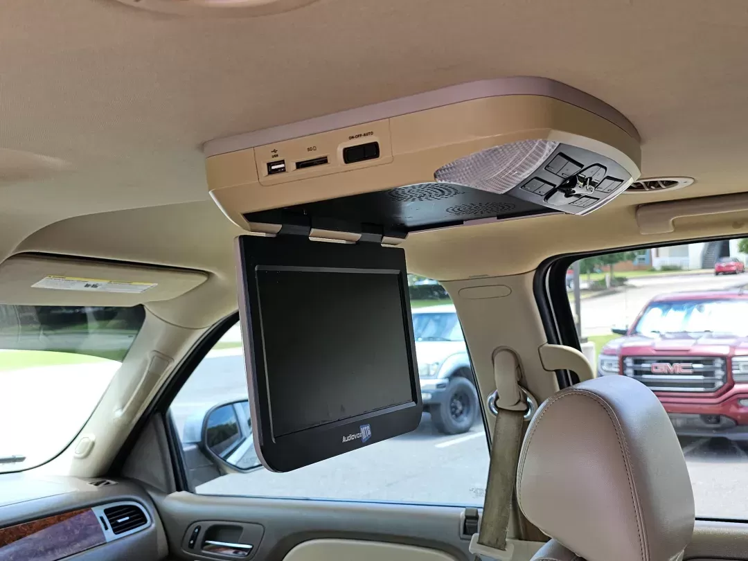 2014 /Light Tan GMC Yukon XL SLT (1GKS1KE00ER) with an Other engine, located at 521 Old Farm Lane Rd, Prattville, AL, 36066, (334) 325-1505, 32.482460, -86.416367 - **Adventure Awaits: Drive Your Family in Comfort with this 2014 GMC Yukon XL SLT!**<br /> <br /> If you're looking for an SUV that combines spaciousness with luxury and rugged capability, look no further than this stunning 2014 GMC Yukon XL SLT. Perfect for growing families, weekend adventures, or t - Photo#14
