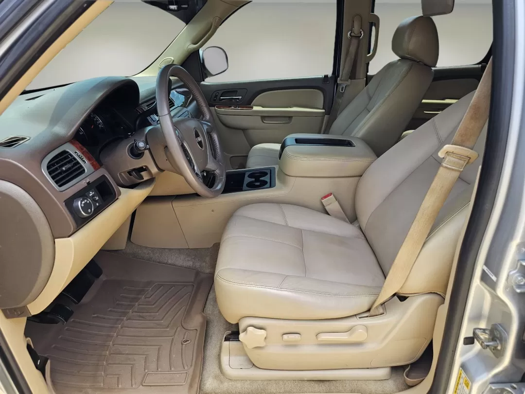 2014 /Light Tan GMC Yukon XL SLT (1GKS1KE00ER) with an Other engine, located at 521 Old Farm Lane Rd, Prattville, AL, 36066, (334) 325-1505, 32.482460, -86.416367 - **Adventure Awaits: Drive Your Family in Comfort with this 2014 GMC Yukon XL SLT!**<br /> <br /> If you're looking for an SUV that combines spaciousness with luxury and rugged capability, look no further than this stunning 2014 GMC Yukon XL SLT. Perfect for growing families, weekend adventures, or t - Photo#9