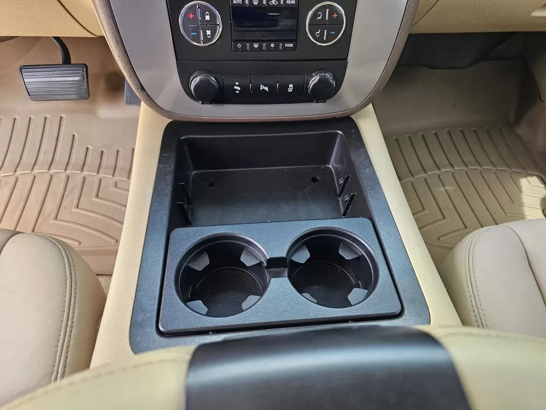 2014 /Light Tan GMC Yukon XL SLT (1GKS1KE00ER) with an Other engine, located at 521 Old Farm Lane Rd, Prattville, AL, 36066, (334) 325-1505, 32.482460, -86.416367 - **Adventure Awaits: Drive Your Family in Comfort with this 2014 GMC Yukon XL SLT!**<br /> <br /> If you're looking for an SUV that combines spaciousness with luxury and rugged capability, look no further than this stunning 2014 GMC Yukon XL SLT. Perfect for growing families, weekend adventures, or t - Photo#12