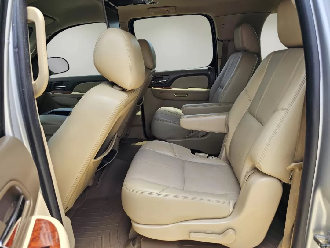 2014 /Light Tan GMC Yukon XL SLT (1GKS1KE00ER) with an Other engine, located at 521 Old Farm Lane Rd, Prattville, AL, 36066, (334) 325-1505, 32.482460, -86.416367 - **Adventure Awaits: Drive Your Family in Comfort with this 2014 GMC Yukon XL SLT!**<br /> <br /> If you're looking for an SUV that combines spaciousness with luxury and rugged capability, look no further than this stunning 2014 GMC Yukon XL SLT. Perfect for growing families, weekend adventures, or t - Photo#13