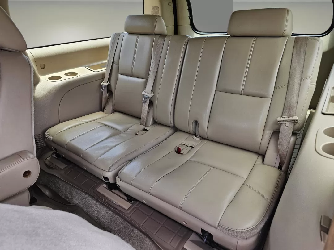 2014 /Light Tan GMC Yukon XL SLT (1GKS1KE00ER) with an Other engine, located at 521 Old Farm Lane Rd, Prattville, AL, 36066, (334) 325-1505, 32.482460, -86.416367 - **Adventure Awaits: Drive Your Family in Comfort with this 2014 GMC Yukon XL SLT!**<br /> <br /> If you're looking for an SUV that combines spaciousness with luxury and rugged capability, look no further than this stunning 2014 GMC Yukon XL SLT. Perfect for growing families, weekend adventures, or t - Photo#14
