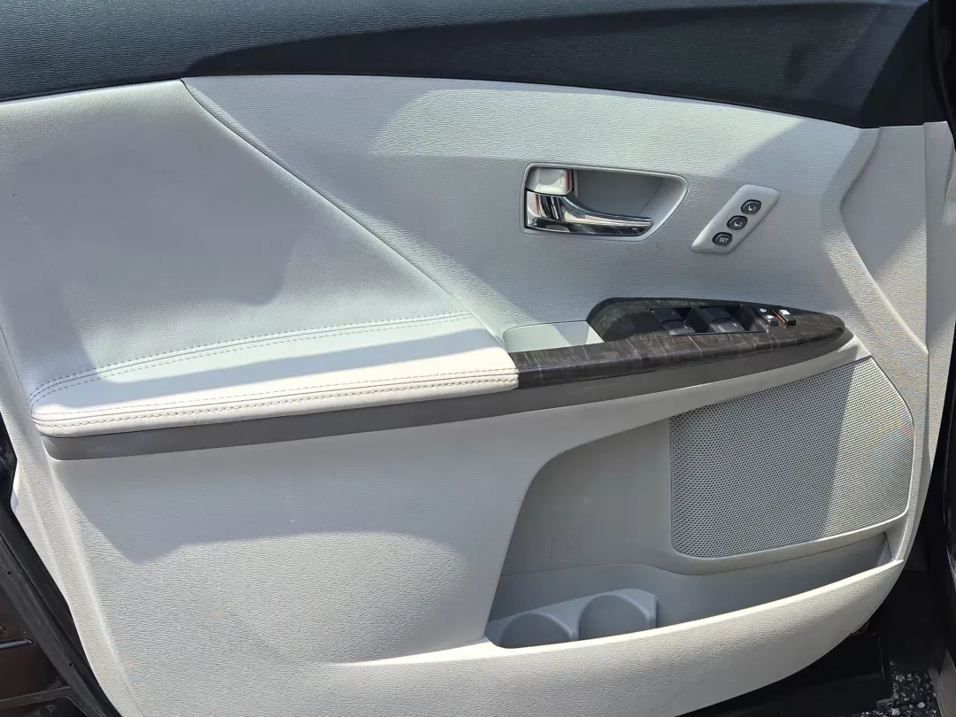 2013 Toyota Venza XLE (4T3BK3BB6DU) with an Other engine, located at 521 Old Farm Lane Rd, Prattville, AL, 36066, (334) 325-1505, 32.482460, -86.416367 - **Unleash Your Adventures with the 2013 Toyota Venza XLE!**<br /> <br /> Are you ready to elevate your lifestyle? The 2013 Toyota Venza XLE is designed for those who crave versatility and comfort, making it the perfect companion for both daily commutes and weekend getaways. Whether you're navigating - Photo#9