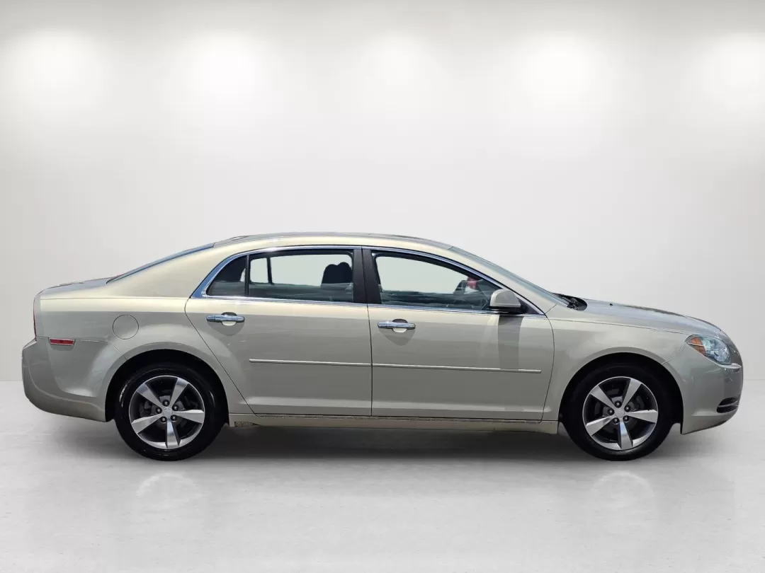 2012 /Ebony Chevrolet Malibu LT w/1LT (1G1ZC5E02CF) with an Other engine, located at 521 Old Farm Lane Rd, Prattville, AL, 36066, (334) 325-1505, 32.482460, -86.416367 - Experience the perfect blend of comfort, style, and reliability with the 2012 Chevrolet Malibu LT, available now at Gils Auto in Prattville, AL! Whether you're a daily commuter navigating the busy streets of downtown or a family looking for a dependable sedan for weekend adventures, this vehicle is - Photo#4