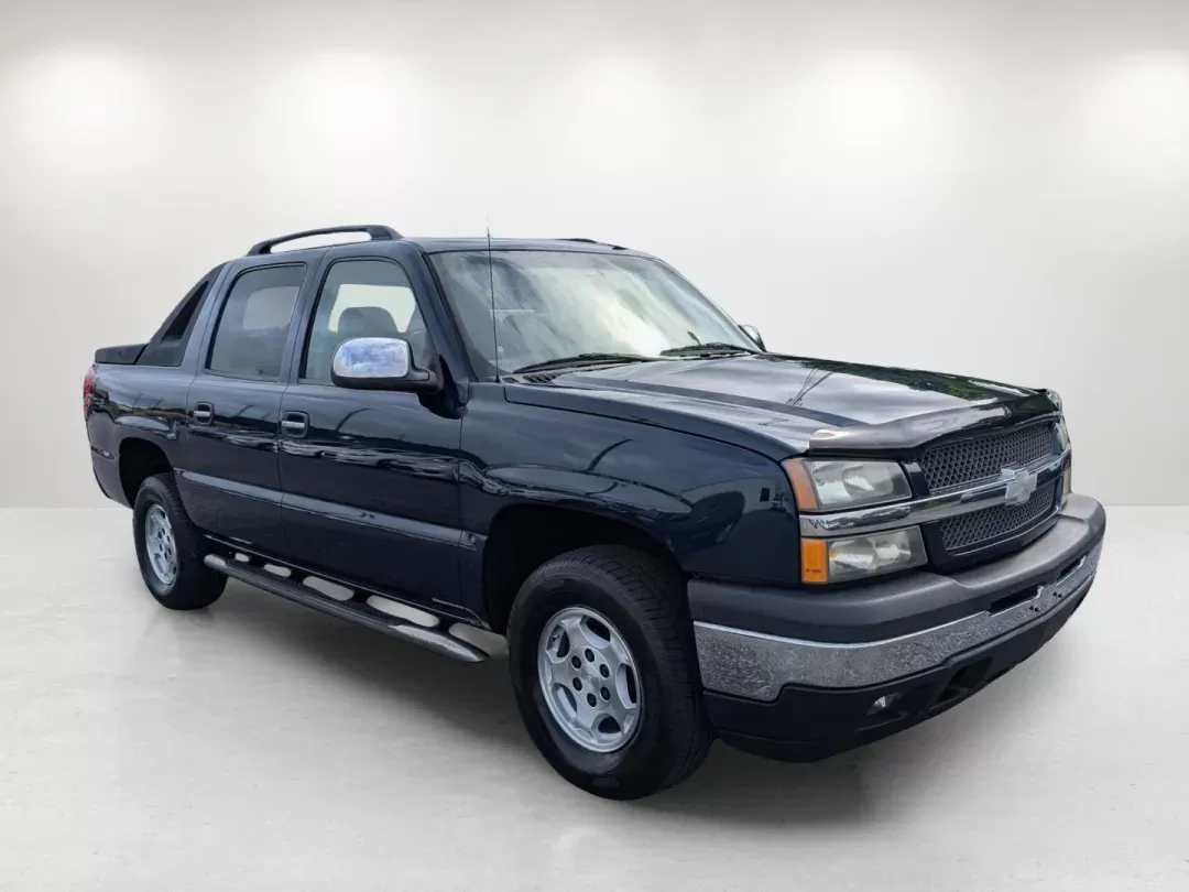 2006 /Tan/Neutral Chevrolet Avalanche LS (3GNEC12Z36G) with an Other engine, located at 7000 Northlake Connector, Columbus, GA, 31904, (706) 987-8085, 32.524975, -84.978134 - **Explore the Open Road with the 2006 Chevrolet Avalanche LS - Perfect for Adventure Lovers in Columbus!**<br /> <br /> Are you ready to embrace your next outdoor adventure or need a reliable vehicle for daily commutes? Look no further than our stunning 2006 Chevrolet Avalanche LS, now available at - Photo#2