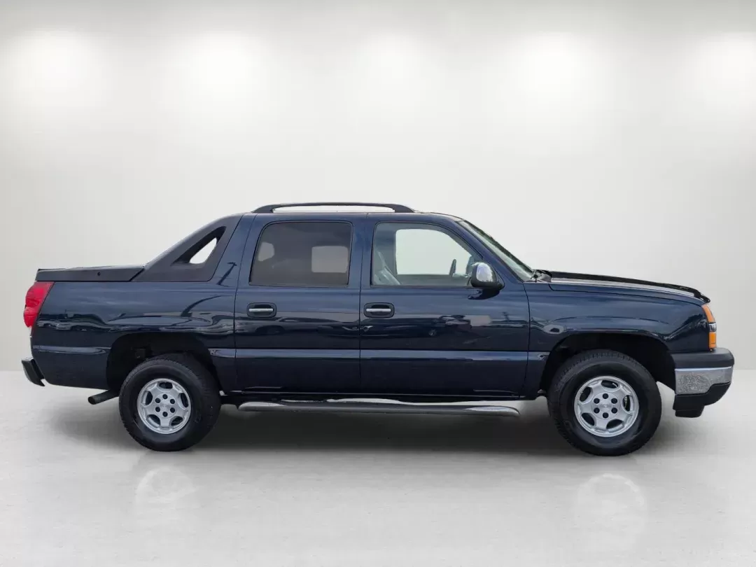 2006 /Tan/Neutral Chevrolet Avalanche LS (3GNEC12Z36G) with an Other engine, located at 7000 Northlake Connector, Columbus, GA, 31904, (706) 987-8085, 32.524975, -84.978134 - **Explore the Open Road with the 2006 Chevrolet Avalanche LS - Perfect for Adventure Lovers in Columbus!**<br /> <br /> Are you ready to embrace your next outdoor adventure or need a reliable vehicle for daily commutes? Look no further than our stunning 2006 Chevrolet Avalanche LS, now available at - Photo#3
