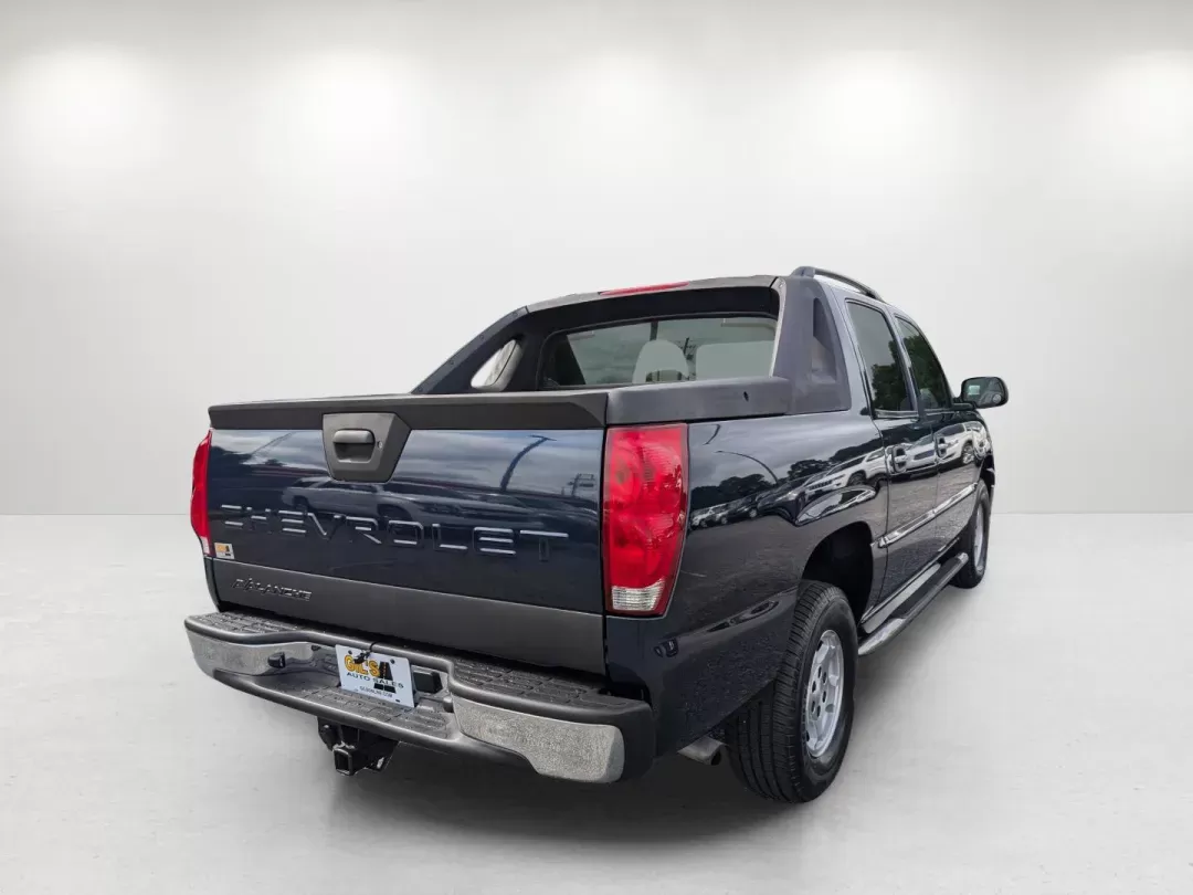 2006 /Tan/Neutral Chevrolet Avalanche LS (3GNEC12Z36G) with an Other engine, located at 7000 Northlake Connector, Columbus, GA, 31904, (706) 987-8085, 32.524975, -84.978134 - **Explore the Open Road with the 2006 Chevrolet Avalanche LS - Perfect for Adventure Lovers in Columbus!**<br /> <br /> Are you ready to embrace your next outdoor adventure or need a reliable vehicle for daily commutes? Look no further than our stunning 2006 Chevrolet Avalanche LS, now available at - Photo#4