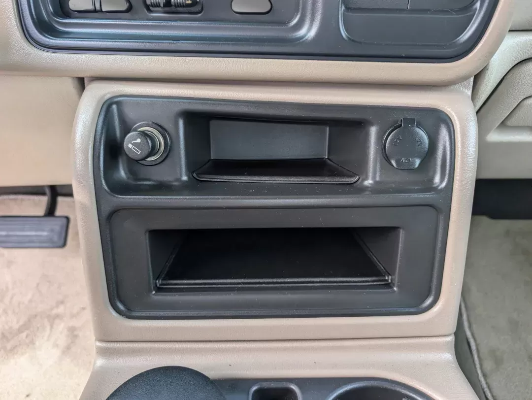 2006 /Tan/Neutral Chevrolet Avalanche LS (3GNEC12Z36G) with an Other engine, located at 7000 Northlake Connector, Columbus, GA, 31904, (706) 987-8085, 32.524975, -84.978134 - **Explore the Open Road with the 2006 Chevrolet Avalanche LS - Perfect for Adventure Lovers in Columbus!**<br /> <br /> Are you ready to embrace your next outdoor adventure or need a reliable vehicle for daily commutes? Look no further than our stunning 2006 Chevrolet Avalanche LS, now available at - Photo#13