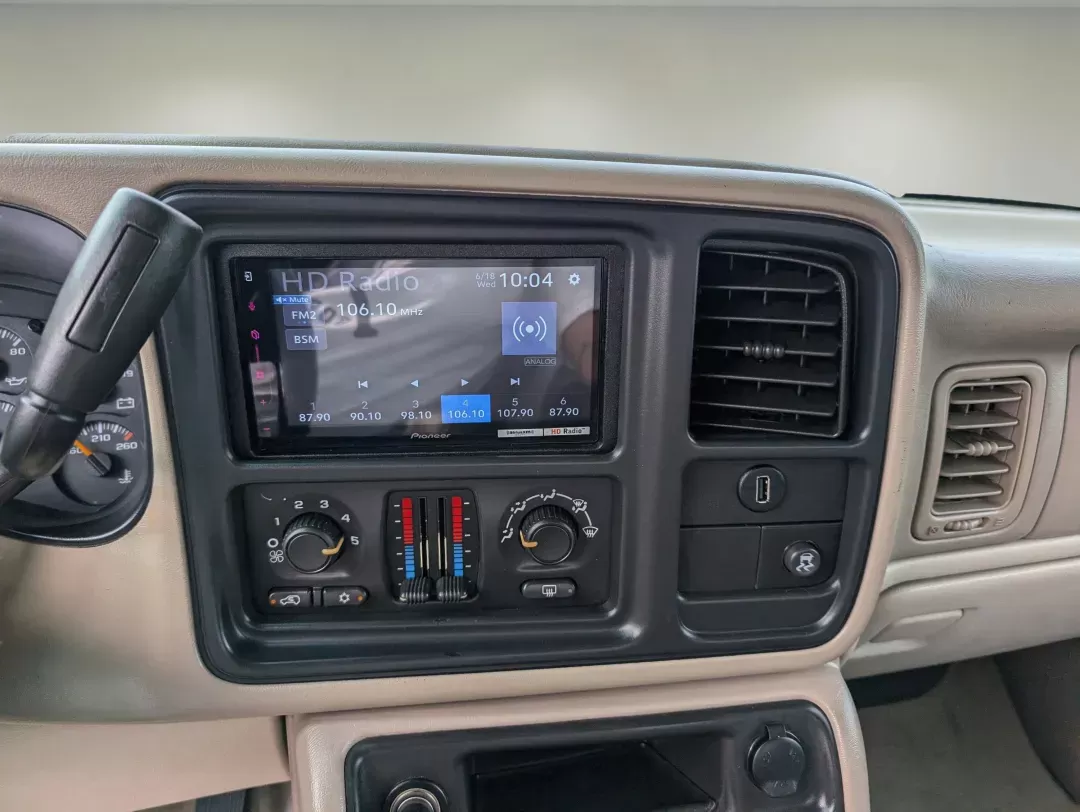 2006 /Tan/Neutral Chevrolet Avalanche LS (3GNEC12Z36G) with an Other engine, located at 7000 Northlake Connector, Columbus, GA, 31904, (706) 987-8085, 32.524975, -84.978134 - **Explore the Open Road with the 2006 Chevrolet Avalanche LS - Perfect for Adventure Lovers in Columbus!**<br /> <br /> Are you ready to embrace your next outdoor adventure or need a reliable vehicle for daily commutes? Look no further than our stunning 2006 Chevrolet Avalanche LS, now available at - Photo#14