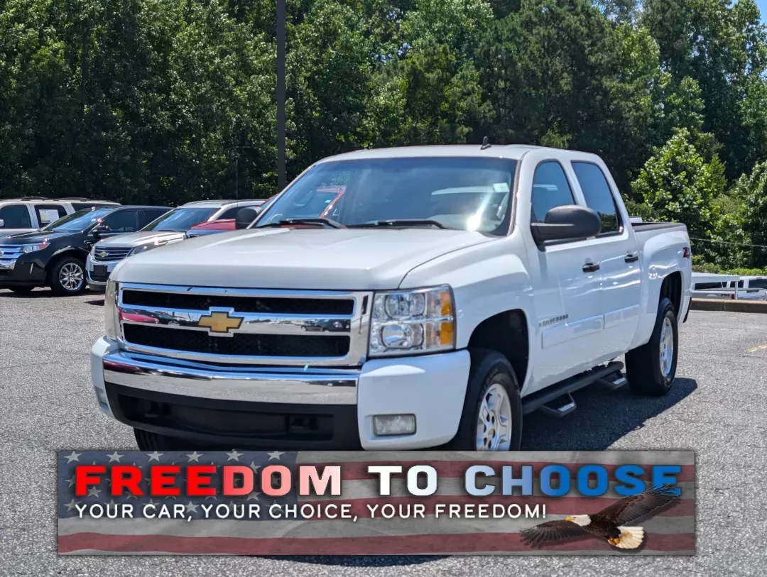 2008 /Ebony Chevrolet Silverado 1500 LT w/1LT (3GCEK13J58G) with an Other engine, located at 7000 Northlake Connector, Columbus, GA, 31904, (706) 987-8085, 32.524975, -84.978134 - Rev up your lifestyle with this rugged 2008 Chevrolet Silverado 1500 LT Crew Cab, perfect for weekend adventures, daily commutes, or even tackling tough jobs! At Gils Auto - Columbus #2, located at 7000 Northlake Connector, Columbus, GA 31904, we specialize in providing quality vehicles with flexibl - Photo#0