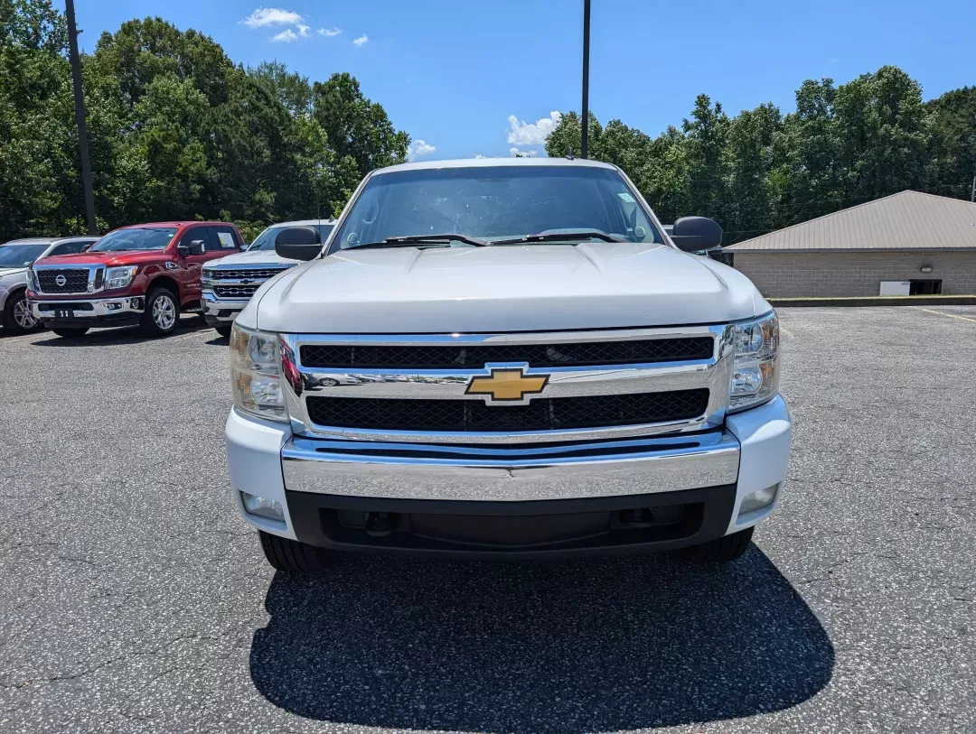 2008 /Ebony Chevrolet Silverado 1500 LT w/1LT (3GCEK13J58G) with an Other engine, located at 7000 Northlake Connector, Columbus, GA, 31904, (706) 987-8085, 32.524975, -84.978134 - Rev up your lifestyle with this rugged 2008 Chevrolet Silverado 1500 LT Crew Cab, perfect for weekend adventures, daily commutes, or even tackling tough jobs! At Gils Auto - Columbus #2, located at 7000 Northlake Connector, Columbus, GA 31904, we specialize in providing quality vehicles with flexibl - Photo#1