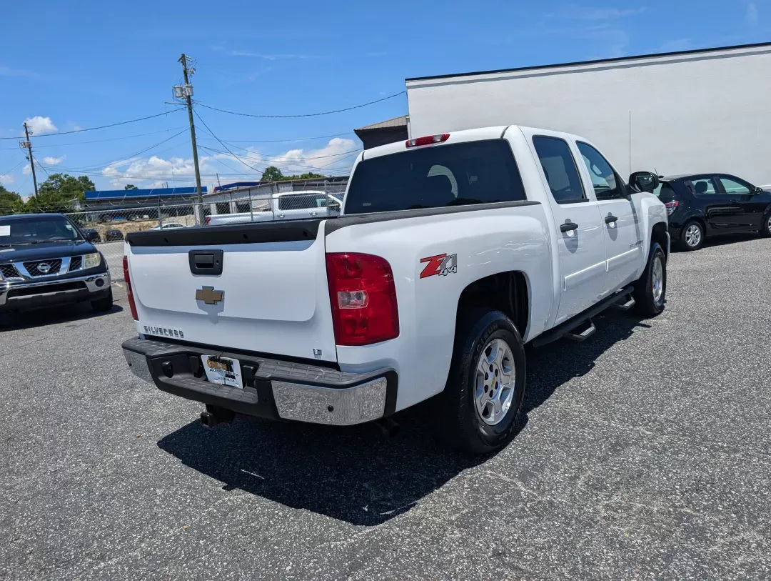 2008 /Ebony Chevrolet Silverado 1500 LT w/1LT (3GCEK13J58G) with an Other engine, located at 7000 Northlake Connector, Columbus, GA, 31904, (706) 987-8085, 32.524975, -84.978134 - Rev up your lifestyle with this rugged 2008 Chevrolet Silverado 1500 LT Crew Cab, perfect for weekend adventures, daily commutes, or even tackling tough jobs! At Gils Auto - Columbus #2, located at 7000 Northlake Connector, Columbus, GA 31904, we specialize in providing quality vehicles with flexibl - Photo#4