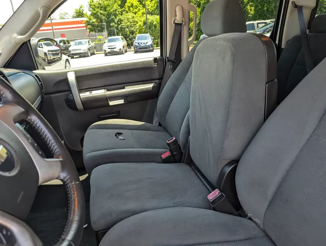 2008 /Ebony Chevrolet Silverado 1500 LT w/1LT (3GCEK13J58G) with an Other engine, located at 7000 Northlake Connector, Columbus, GA, 31904, (706) 987-8085, 32.524975, -84.978134 - Rev up your lifestyle with this rugged 2008 Chevrolet Silverado 1500 LT Crew Cab, perfect for weekend adventures, daily commutes, or even tackling tough jobs! At Gils Auto - Columbus #2, located at 7000 Northlake Connector, Columbus, GA 31904, we specialize in providing quality vehicles with flexibl - Photo#10