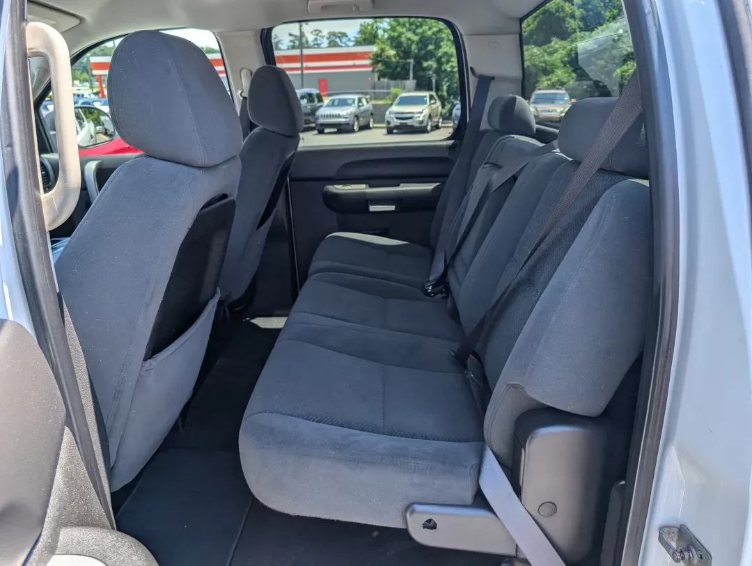 2008 /Ebony Chevrolet Silverado 1500 LT w/1LT (3GCEK13J58G) with an Other engine, located at 7000 Northlake Connector, Columbus, GA, 31904, (706) 987-8085, 32.524975, -84.978134 - Rev up your lifestyle with this rugged 2008 Chevrolet Silverado 1500 LT Crew Cab, perfect for weekend adventures, daily commutes, or even tackling tough jobs! At Gils Auto - Columbus #2, located at 7000 Northlake Connector, Columbus, GA 31904, we specialize in providing quality vehicles with flexibl - Photo#11
