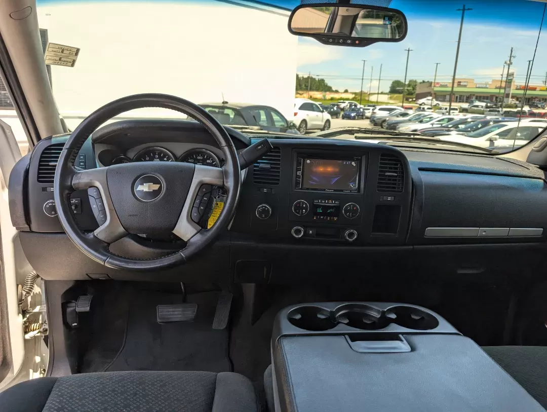 2008 /Ebony Chevrolet Silverado 1500 LT w/1LT (3GCEK13J58G) with an Other engine, located at 7000 Northlake Connector, Columbus, GA, 31904, (706) 987-8085, 32.524975, -84.978134 - Rev up your lifestyle with this rugged 2008 Chevrolet Silverado 1500 LT Crew Cab, perfect for weekend adventures, daily commutes, or even tackling tough jobs! At Gils Auto - Columbus #2, located at 7000 Northlake Connector, Columbus, GA 31904, we specialize in providing quality vehicles with flexibl - Photo#12