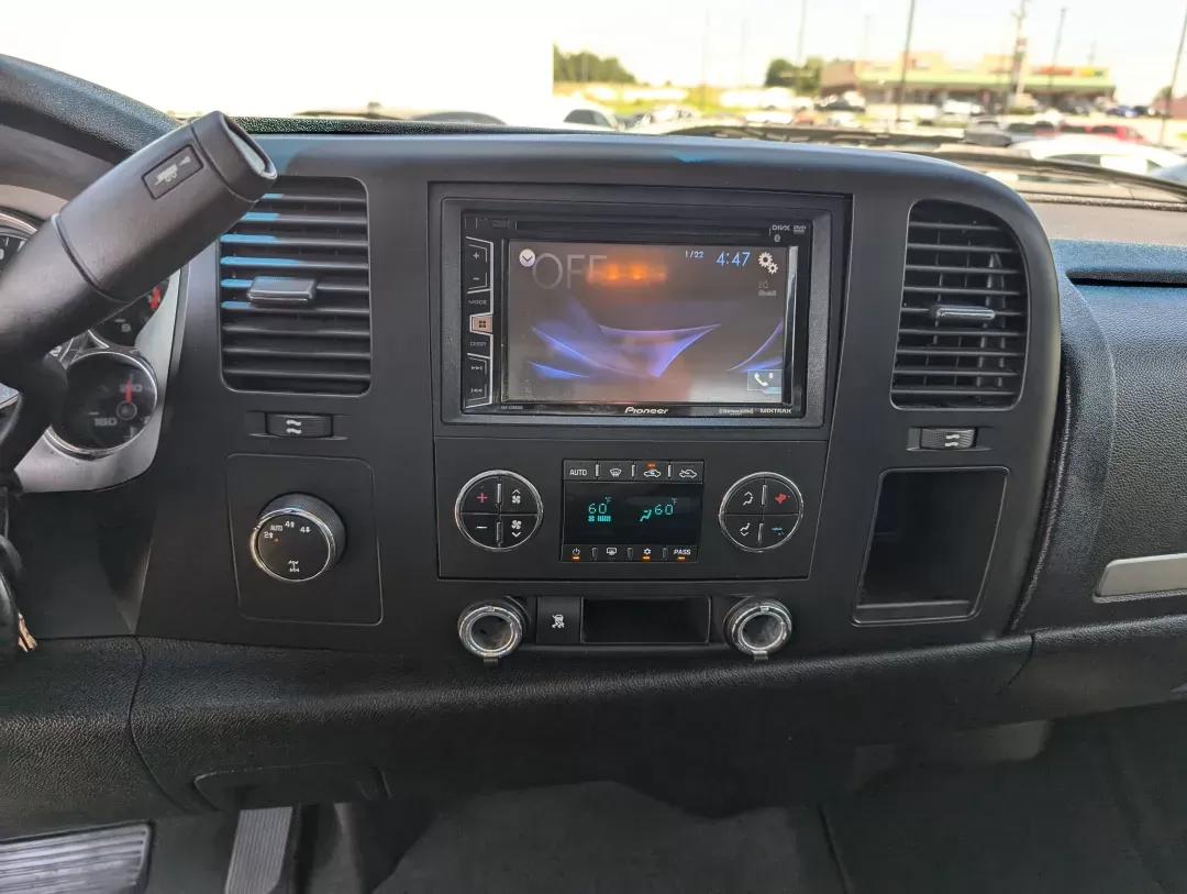 2008 /Ebony Chevrolet Silverado 1500 LT w/1LT (3GCEK13J58G) with an Other engine, located at 7000 Northlake Connector, Columbus, GA, 31904, (706) 987-8085, 32.524975, -84.978134 - Rev up your lifestyle with this rugged 2008 Chevrolet Silverado 1500 LT Crew Cab, perfect for weekend adventures, daily commutes, or even tackling tough jobs! At Gils Auto - Columbus #2, located at 7000 Northlake Connector, Columbus, GA 31904, we specialize in providing quality vehicles with flexibl - Photo#13