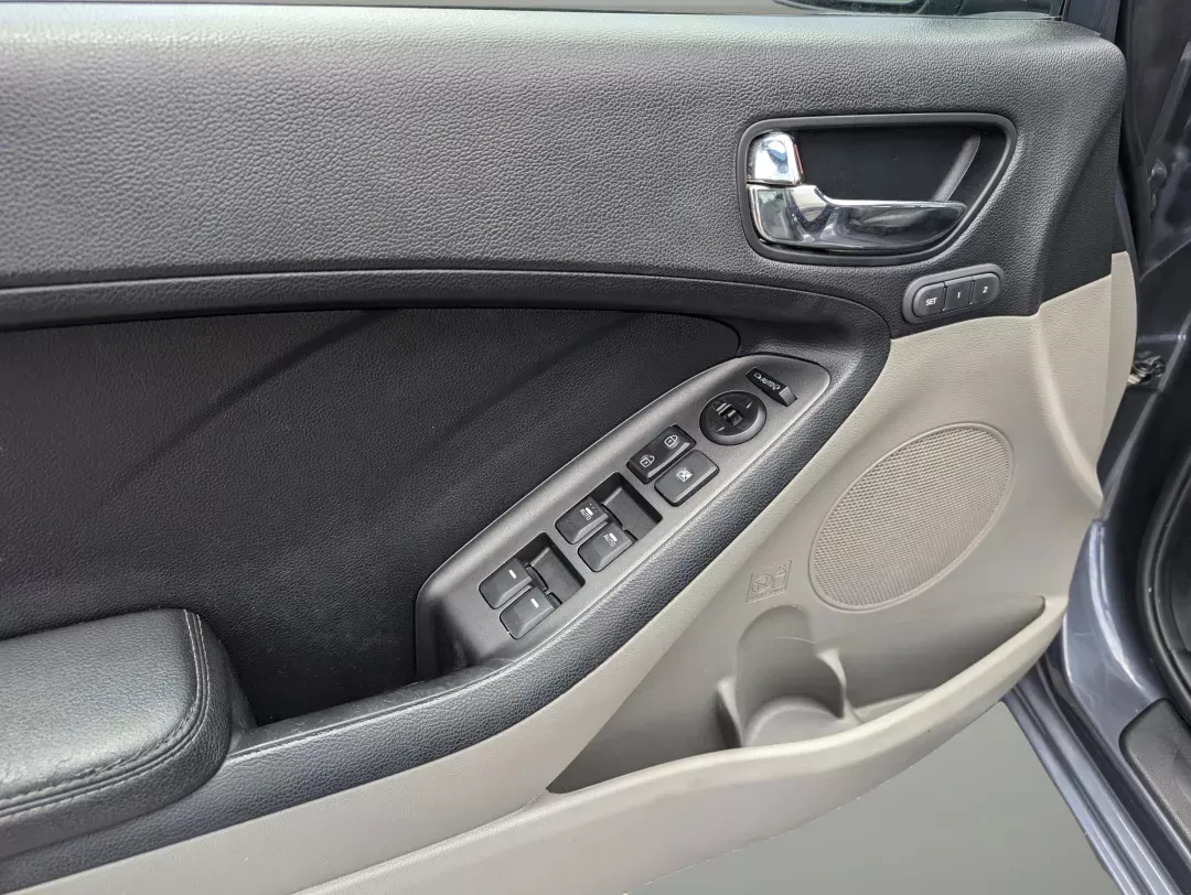 2015 /Gray Kia Forte EX (KNAFZ4A80F5) with an Other engine, located at 5115 14th Ave., Columbus, GA, 31904, (706) 323-0345, 32.511494, -84.971046 - **Discover Your Perfect Ride: 2015 Kia Forte EX at Gils Auto - Columbus**<br /> <br /> Are you in search of a versatile sedan that fits your dynamic lifestyle? Look no further than the 2015 Kia Forte EX, available now at Gils Auto in Columbus, GA! Whether you're commuting to work, running errands ar - Photo#8