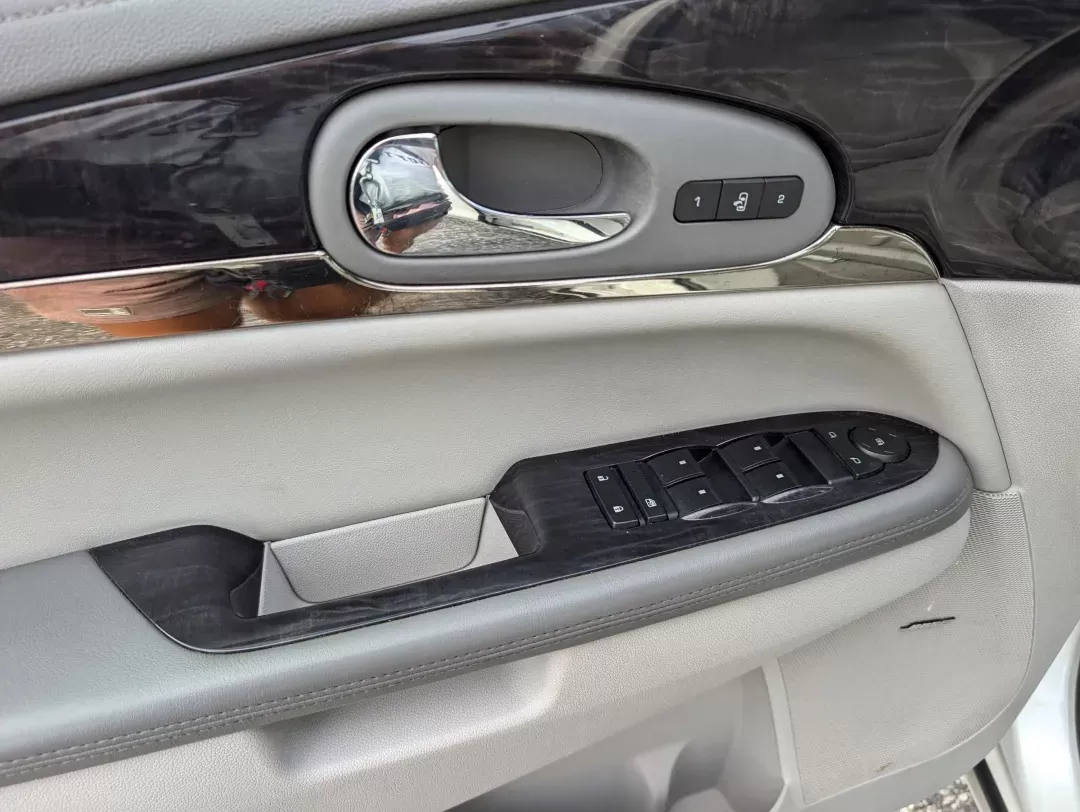 2015 /Light Titanium Buick Enclave Leather (5GAKVBKD7FJ) with an Other engine, located at 5115 14th Ave., Columbus, GA, 31904, (706) 323-0345, 32.511494, -84.971046 - **Experience Adventurous Family Travels with the 2015 Buick Enclave from Gils Auto - Columbus!**<br /> <br /> If you're looking for the perfect blend of comfort, space, and features for your family adventures or daily commutes, look no further than the 2015 Buick Enclave. With its spacious interior, - Photo#8