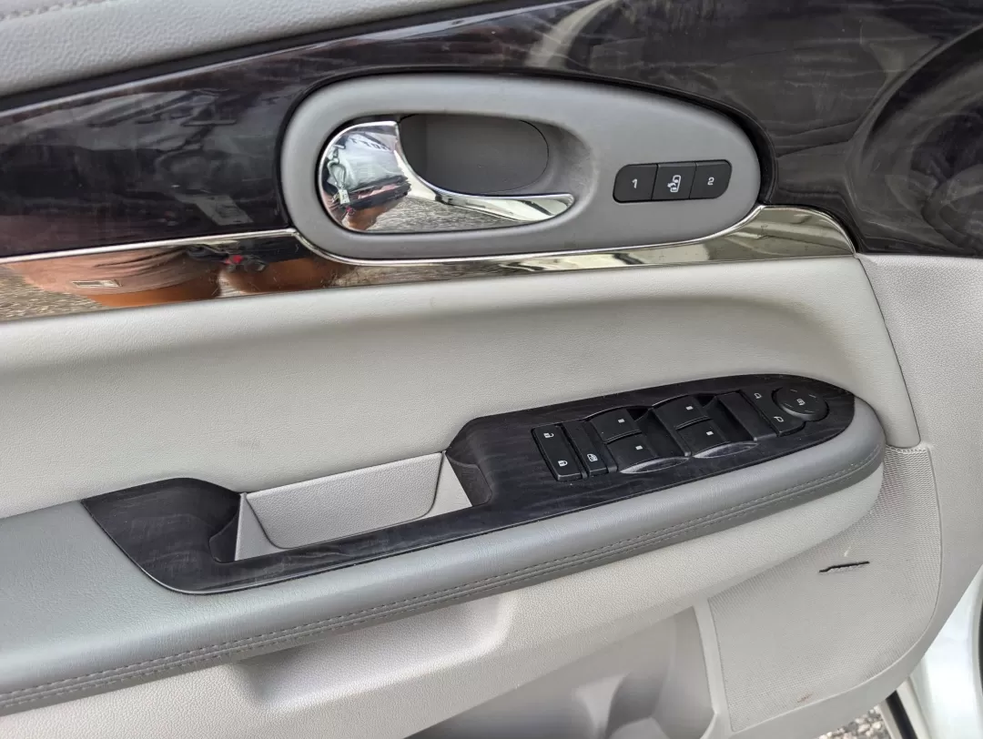 2015 /Light Titanium Buick Enclave Leather (5GAKVBKD7FJ) with an Other engine, located at 521 Old Farm Lane Rd, Prattville, AL, 36066, (334) 325-1505, 32.482460, -86.416367 - 2015 Buick Enclave Leather - Photo#8