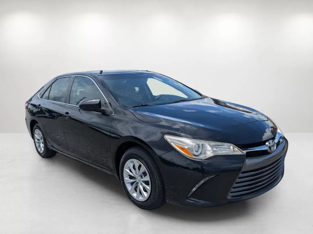 2017 Toyota Camry LE (4T1BF1FK4HU) with an Other engine, located at 5115 14th Ave., Columbus, GA, 31904, (706) 323-0345, 32.511494, -84.971046 - **Discover Your Next Adventure with This 2017 Toyota Camry LE at Gils Auto - Columbus!** <br /> <br /> Are you ready to elevate your daily commute or embark on weekend getaways with family? This 2017 Toyota Camry LE, available at Gils Auto - Columbus, is the perfect blend of reliability and comfort - Photo#2