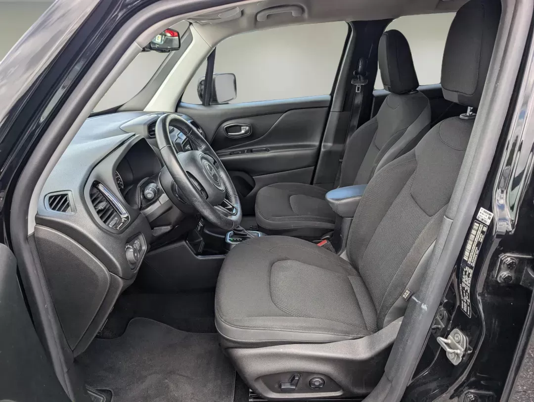 2019 /Black Jeep Renegade Altitude (ZACNJABB8KP) with an Other engine, located at 3959 U.S. 80 W, Phenix City, AL, 36870, (334) 297-4885, 32.469296, -85.135185 - **Adventure Awaits with This 2019 Jeep Renegade Altitude in Phenix City, AL!**<br /> <br /> Are you ready to elevate your driving experience? Whether you're commuting through the bustling streets of downtown Phenix City, planning weekend getaways, or simply enjoying family outings, this 2019 Jeep Re - Photo#9