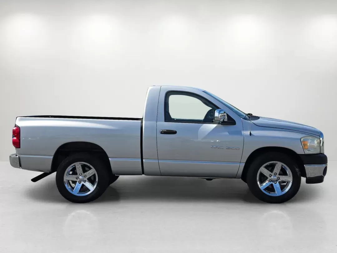 2007 Dodge Ram 1500 ST (1D7HA16K27J) with an Other engine, located at 5115 14th Ave., Columbus, GA, 31904, (706) 323-0345, 32.511494, -84.971046 - **Unleash Adventure with the 2007 Dodge Ram 1500 ST: The Perfect Truck for Your Next Journey!**<br /> <br /> Are you ready to elevate your driving experience? Whether you're a weekend warrior looking to haul away camping gear or a daily commuter in need of a reliable vehicle, the 2007 Dodge Ram 1500 - Photo#3